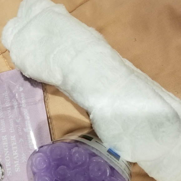 LED Rose Candle, Headband & Keychain Bundle - Picture 9 of 11